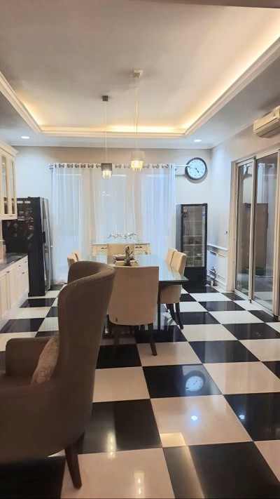 Rumah exclusive di JGC, Dbanyan semi furnish lokasi strategis dekat ke toll-1